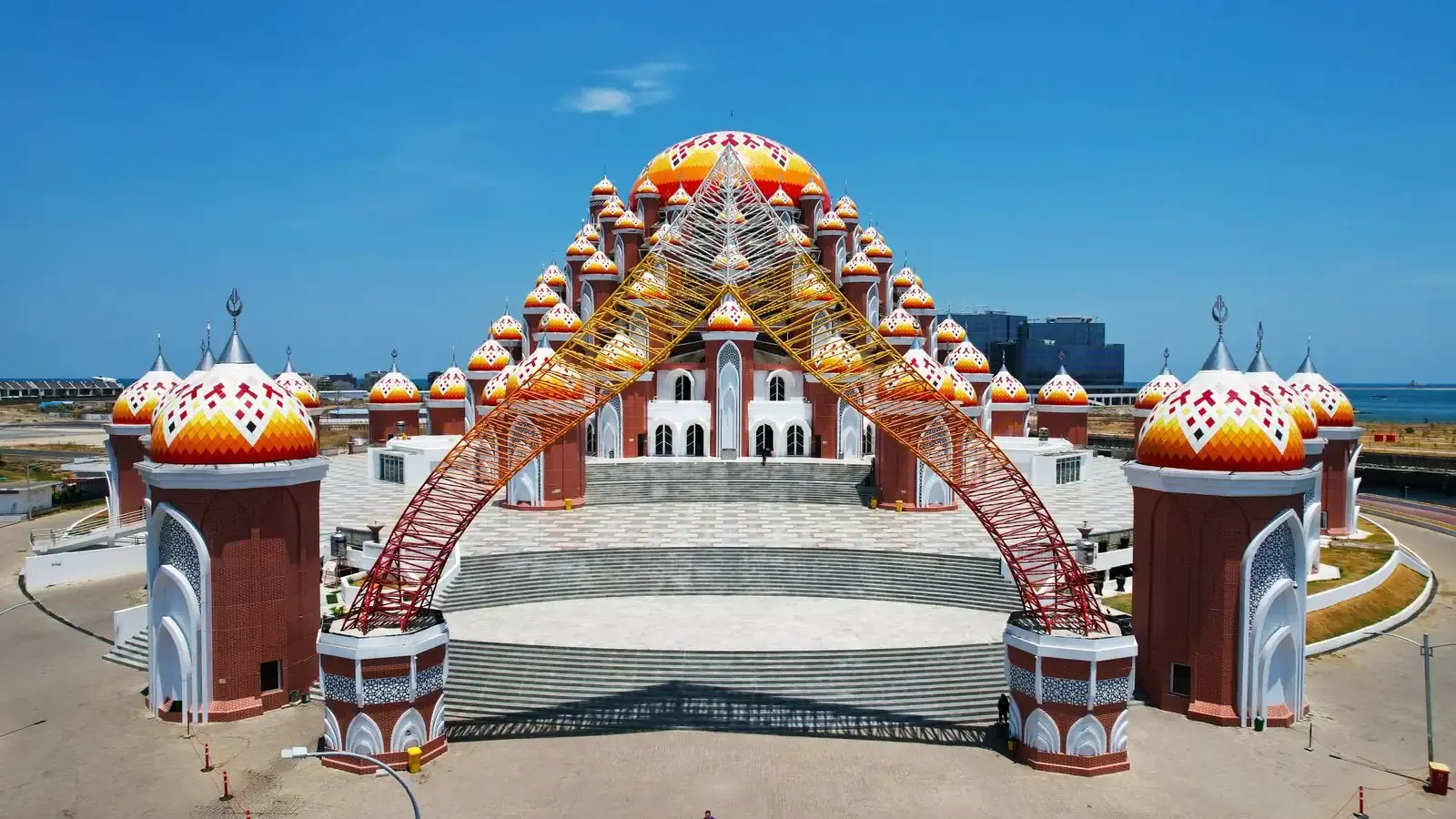 Masjid 99 Kubah di Makassar