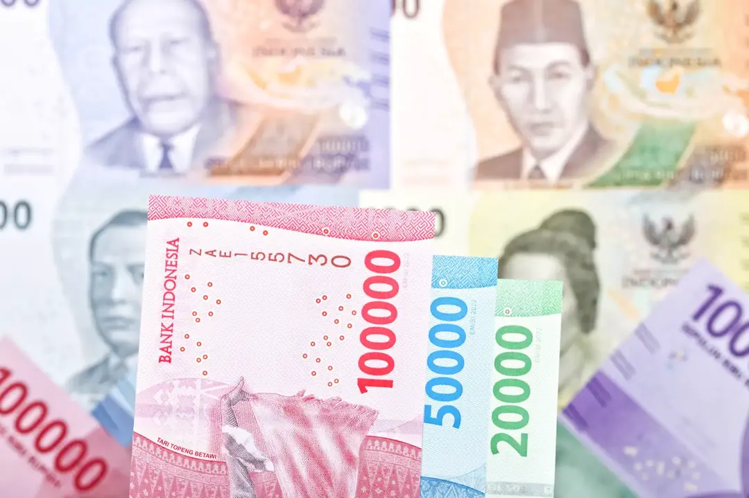 Lembaran uang rupiah berbagai pecahan.